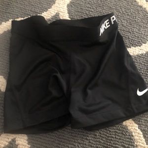 Nike Pro shorts size med EUC